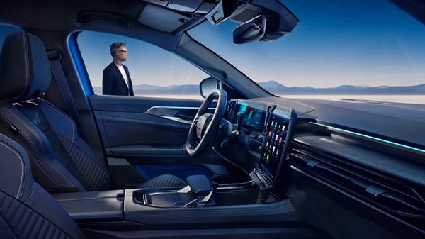 Renault Rafale hyper hybrid E-Tech 4x4 300 hp - carpet