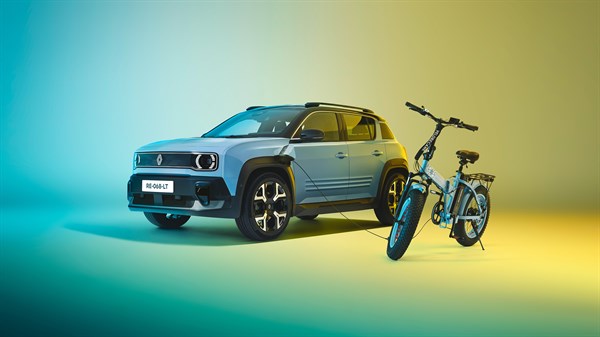 V2L electrical appliances - Renault 4 E-Tech 100% electric