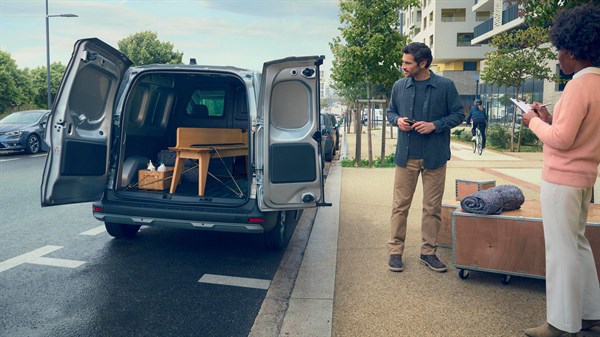 partition with mesh hatch and fold‑flat passenger seat - Renault Kangoo Van