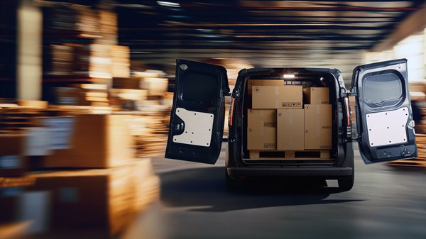 νέο Renault Trafic Van E-Tech electric - πλευρική και πίσω δυνατότητα φόρτωσης ευρωπαλέτας