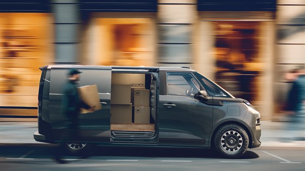 νέο Renault Trafic Van E-Tech electric - πλευρική πρόσβαση, ευκολία στη φόρτωση 