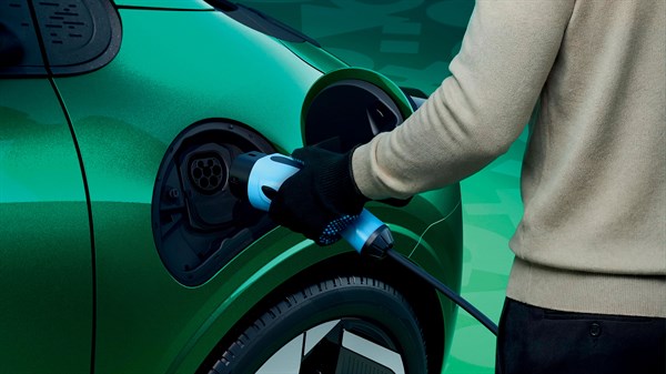 charging gloves - Renault Twingo E-Tech electric