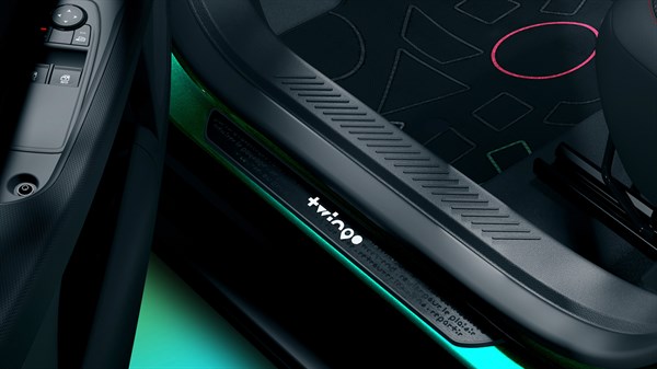 illuminated door sills - Renault Twingo E-Tech electric
