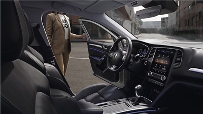 MEGANE interior dashboard and front seats 