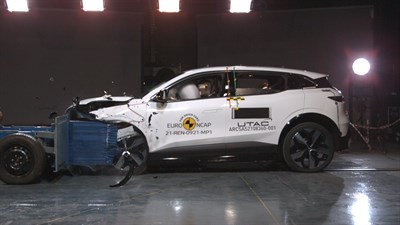 MEGANE E-TECH ELECTRIC ΚΕΡΔΙΖΕΙ ΤΑ 5 ΑΣΤΕΡΙΑ ΤΟΥ EURONCAP