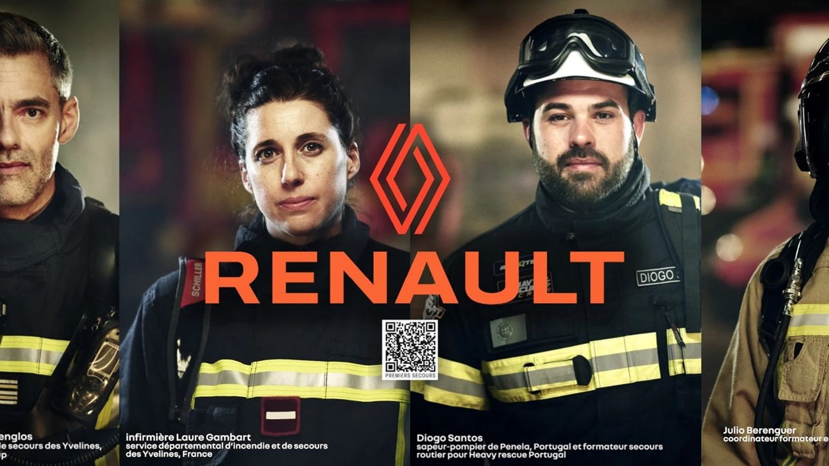 Renault_and_firefighters